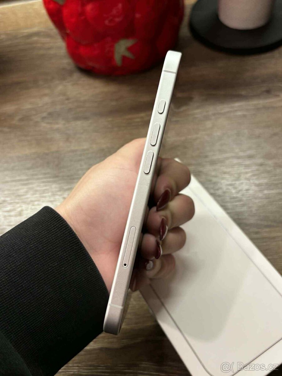 IPhone 16 – bílý, 128 GB - 5