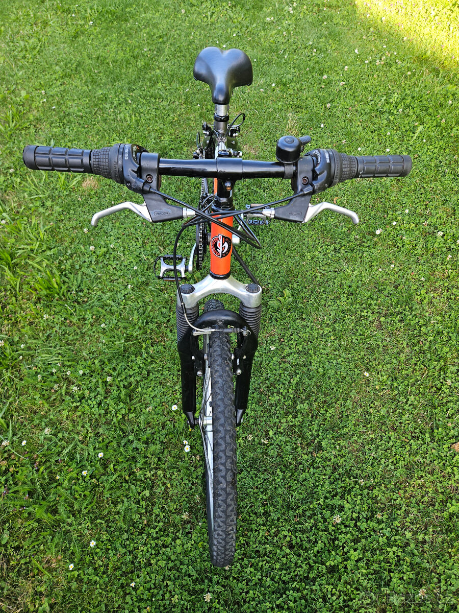 Juniorské 24" horské hliníkové kolo APACHE, rám 15" - 5