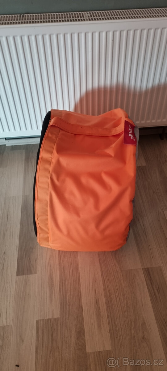 SEDACÍ VAKY + STŮL - 5