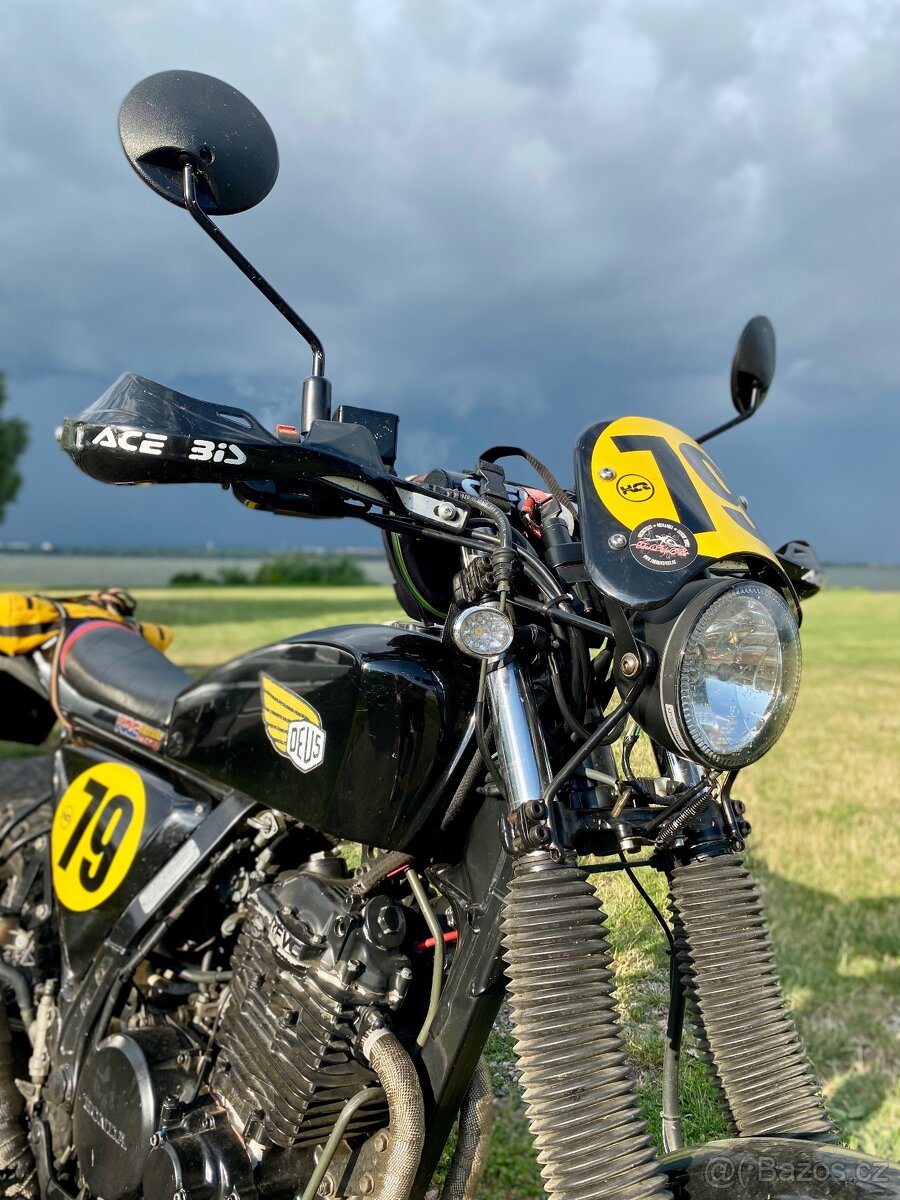 Honda NX 650 Tracker