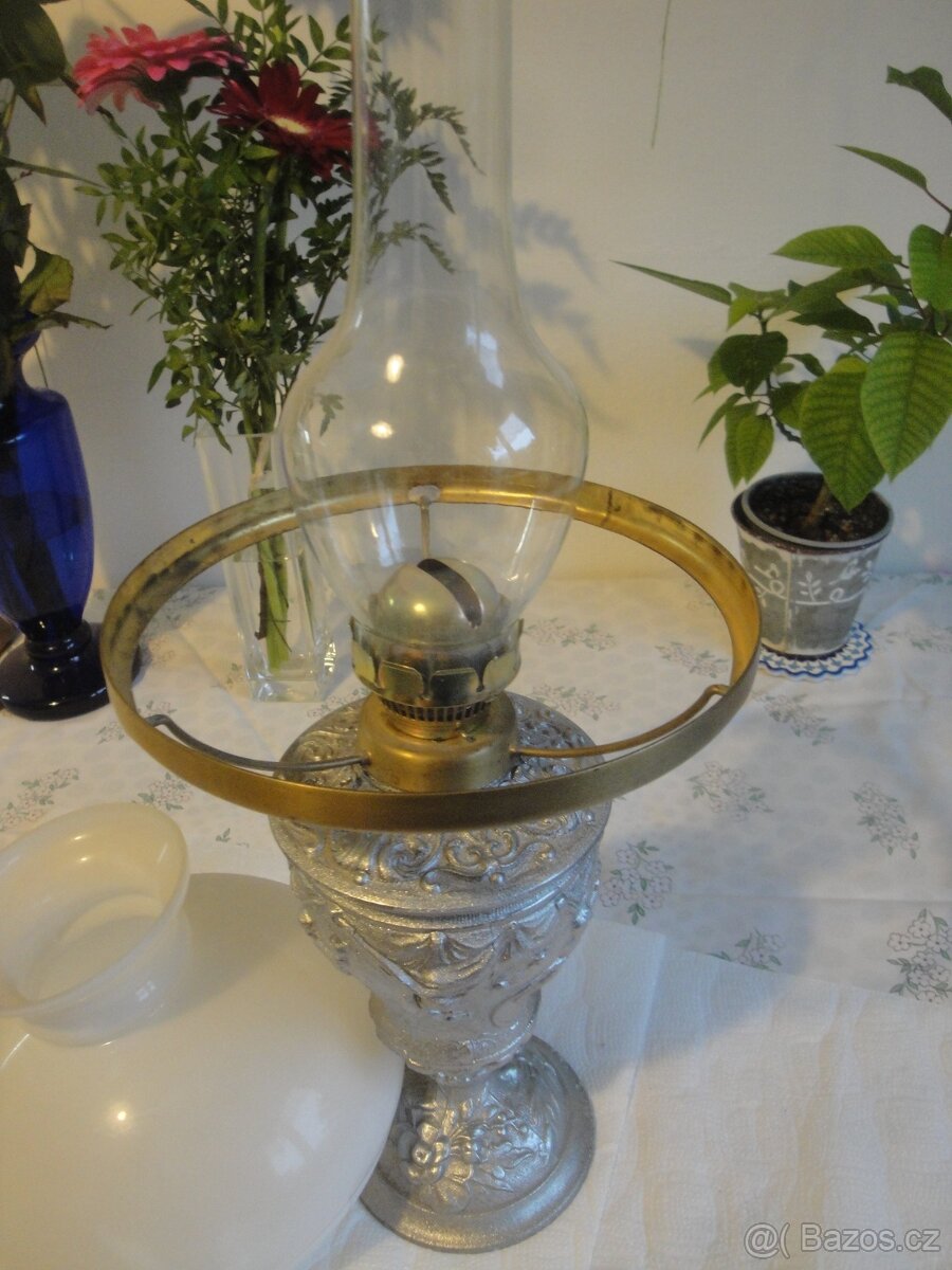 hezká stará petrolejová lampa - 5