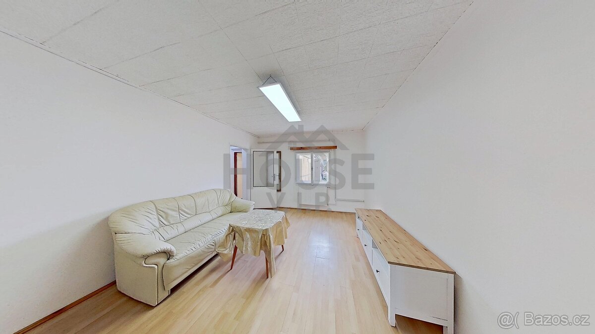 Prodej rodinného domu 4+1 na pozemku 938 m2 s prostornou díl - 5