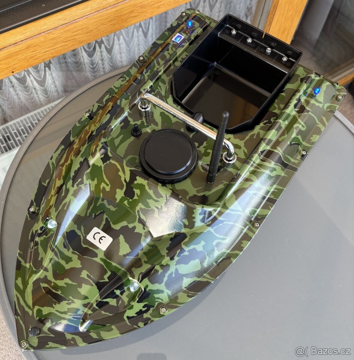 Loďka na ryby s integrovanou baterií MASKÁČOVÁ - 5