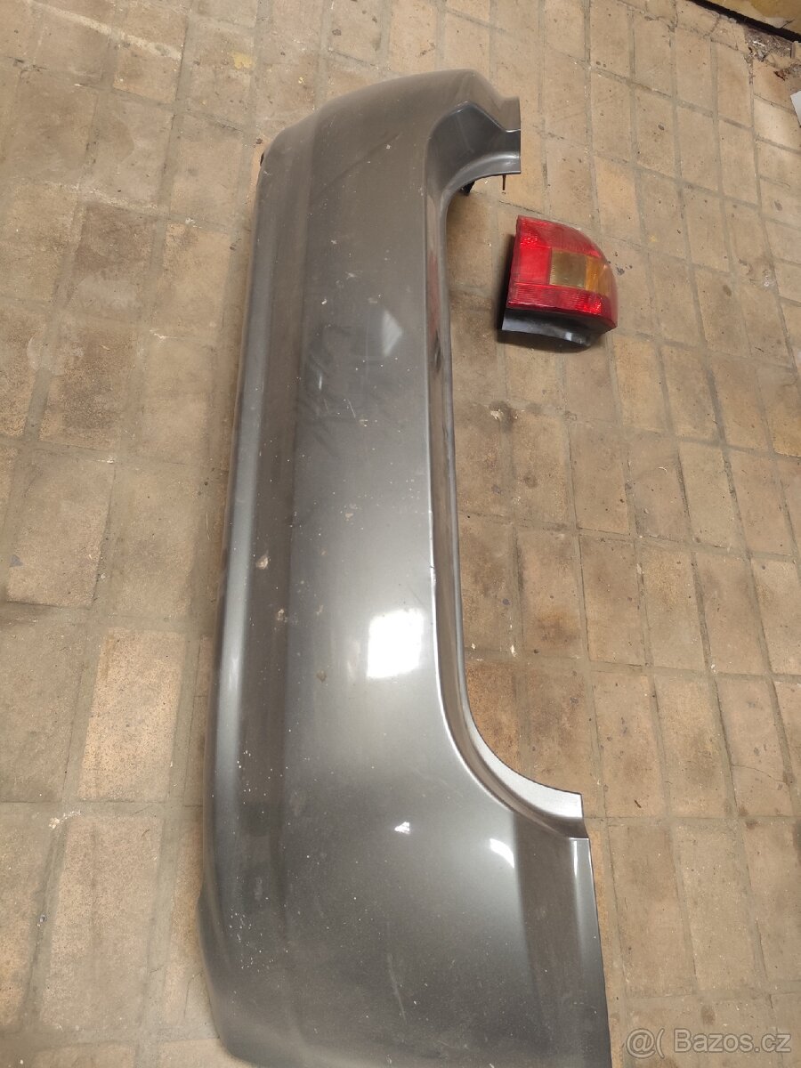 Toyota Corolla hatchback zd. nárazník a světlo - 5