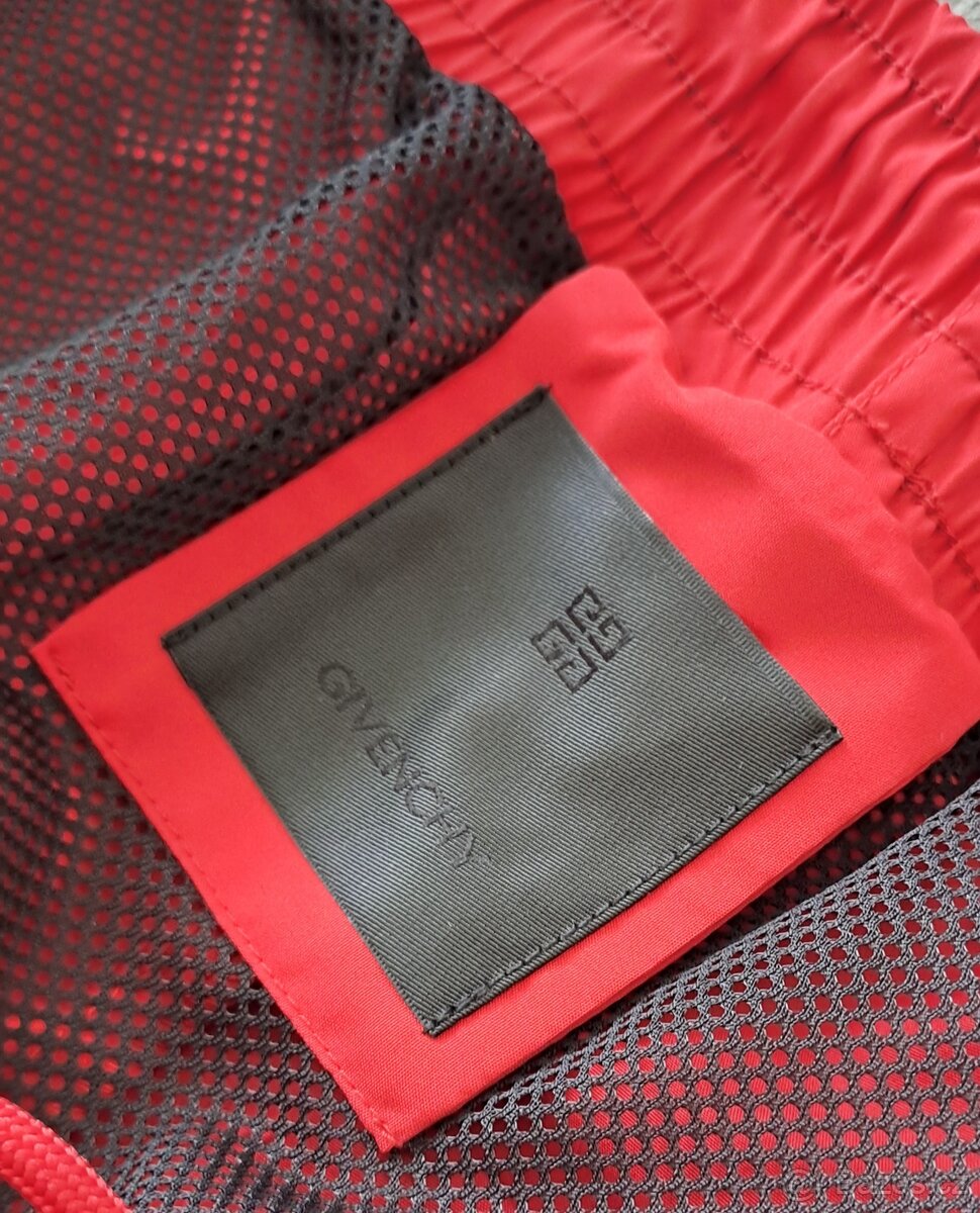 GIVENCHY PANSKE PLAVKY 0 - 5