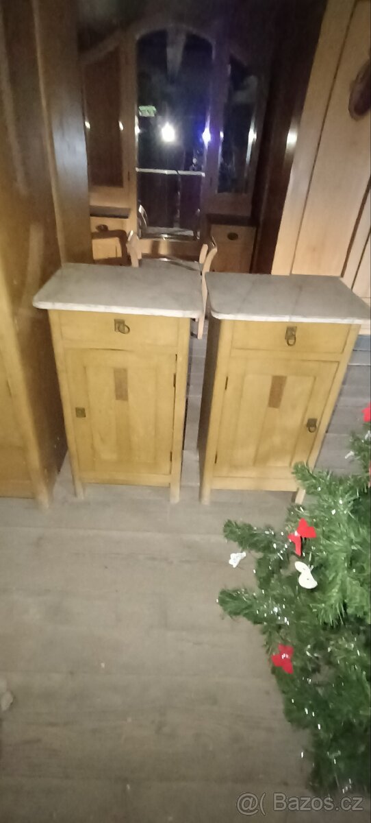 Starožitná celodřevěná ložnice - 5