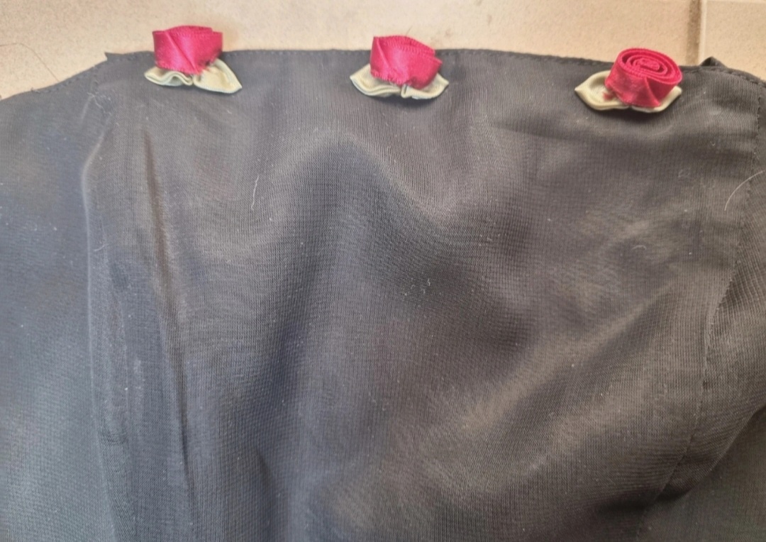 Plesové černé šaty. - 5