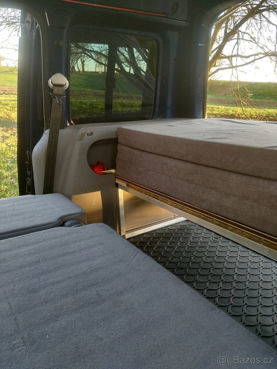 Spací vestavba do VW Caddy - 5