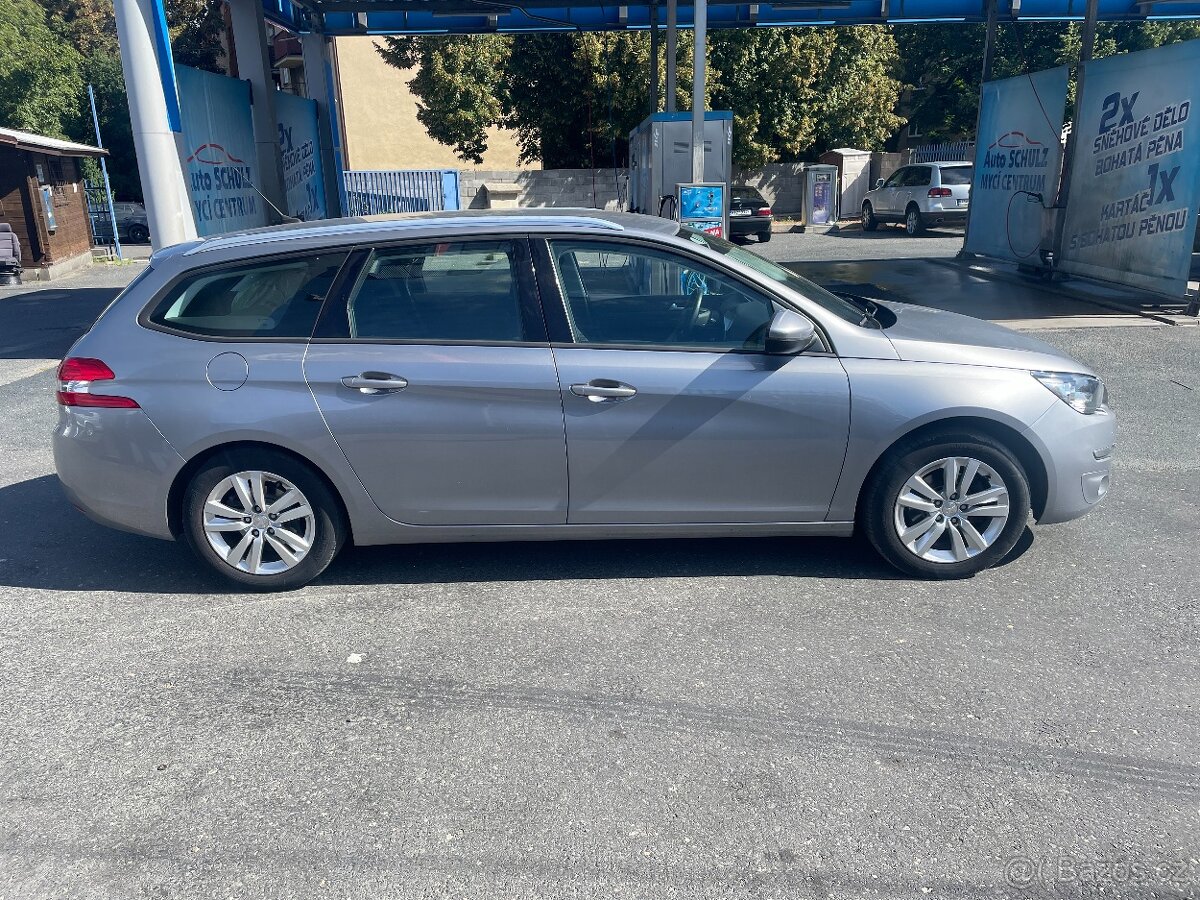 PEUGEOT 308 SW ALLURE 1.2i 96 KW Pure-Tech ČR 2015 - 5