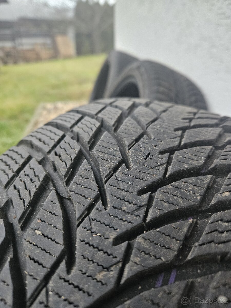 Nokian 215/45 R17 - sada zimních pneu - 5
