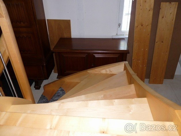 Dřevěné schody do mezipatra - 5