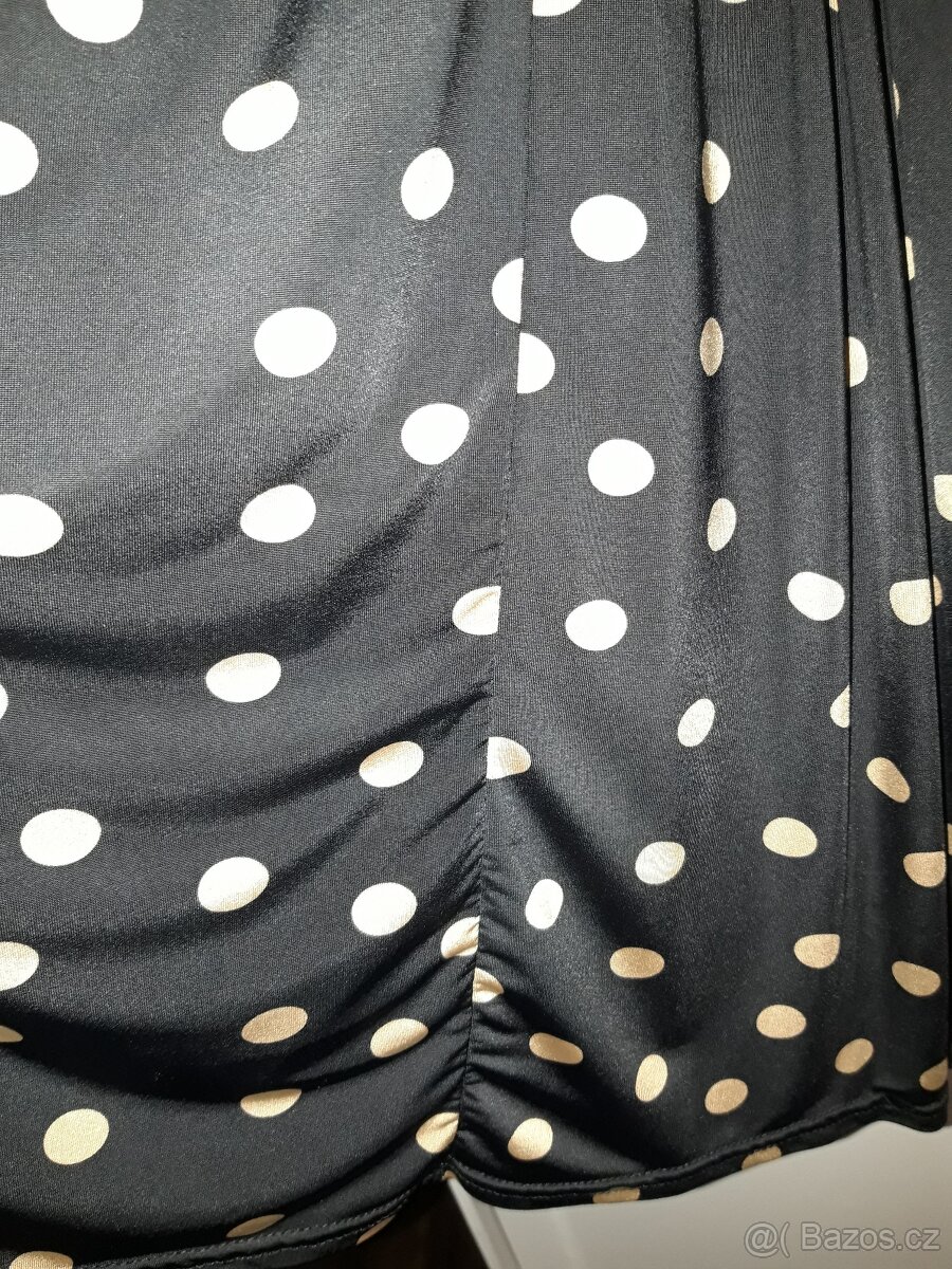 Dámské letní šaty s puntíky a hlubokym vystrihem vel. 38 - 5