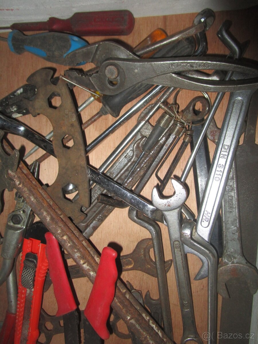 plný kufr nářadí - 5