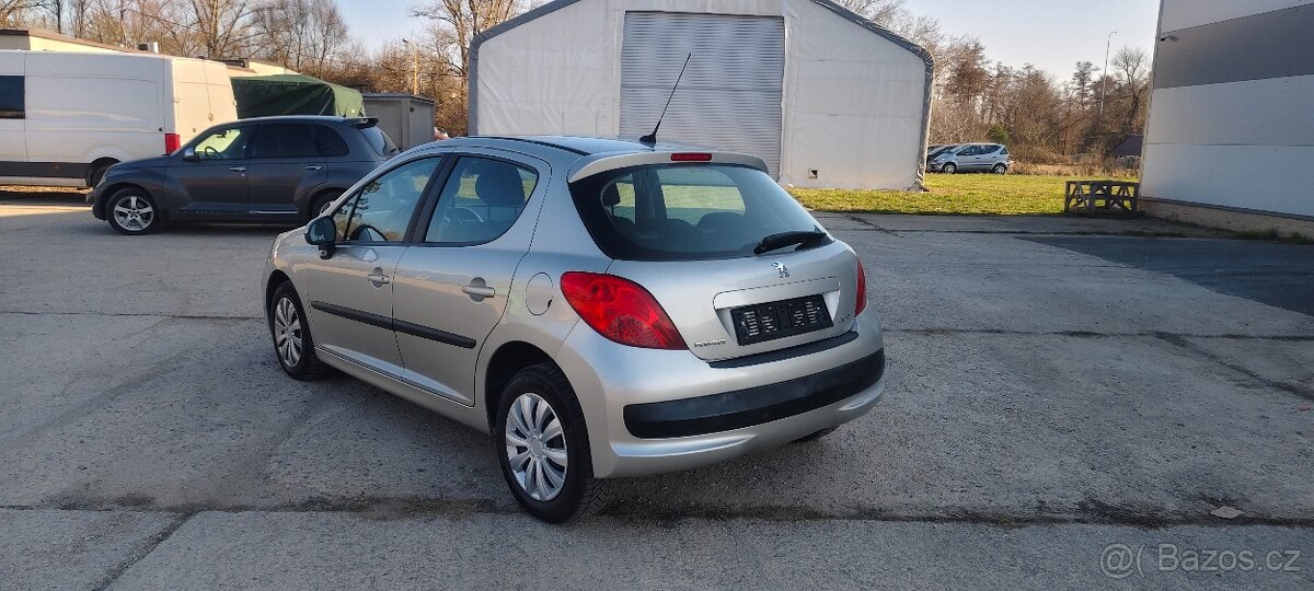Peugeot 207 benzin 1.4 - 5