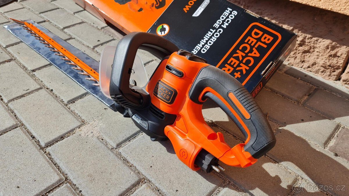 Nůžky na živý plot zn.Black & Decker - 5