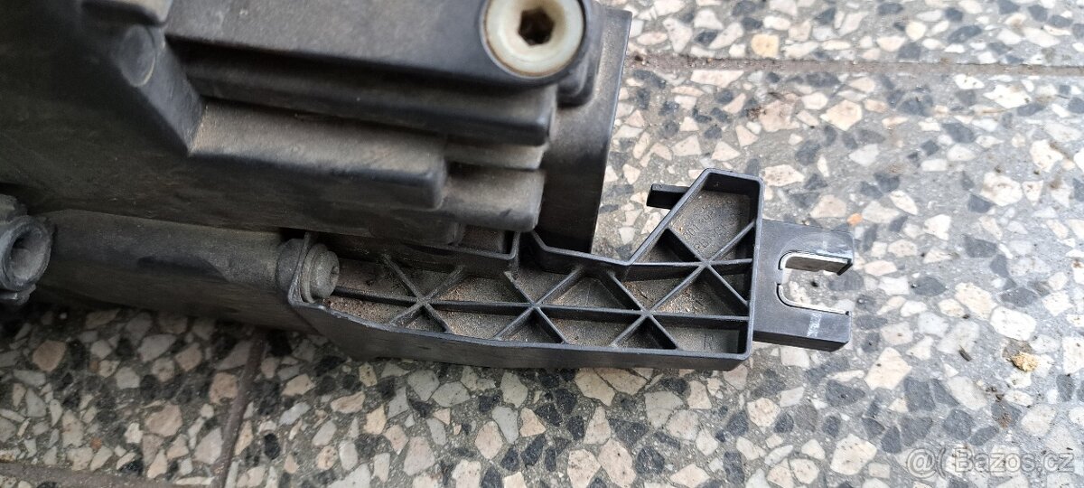 Prodám pravé přední světlo WV Sharan 7n - 5