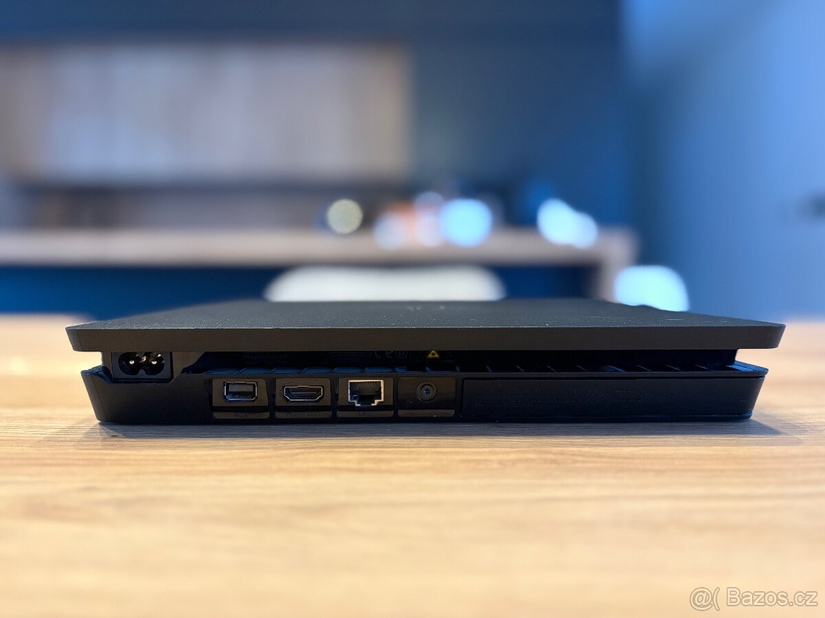 PlayStation 4 slim - 5
