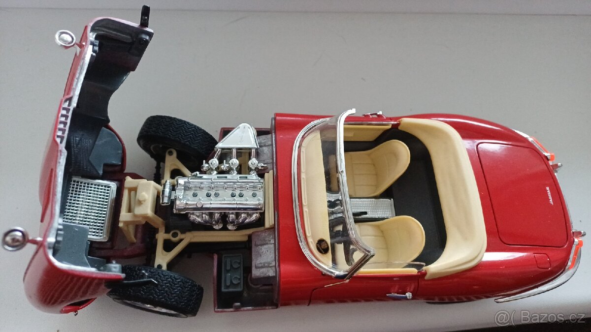 Jaguar E type cabrio Bburago 1:18 - 5