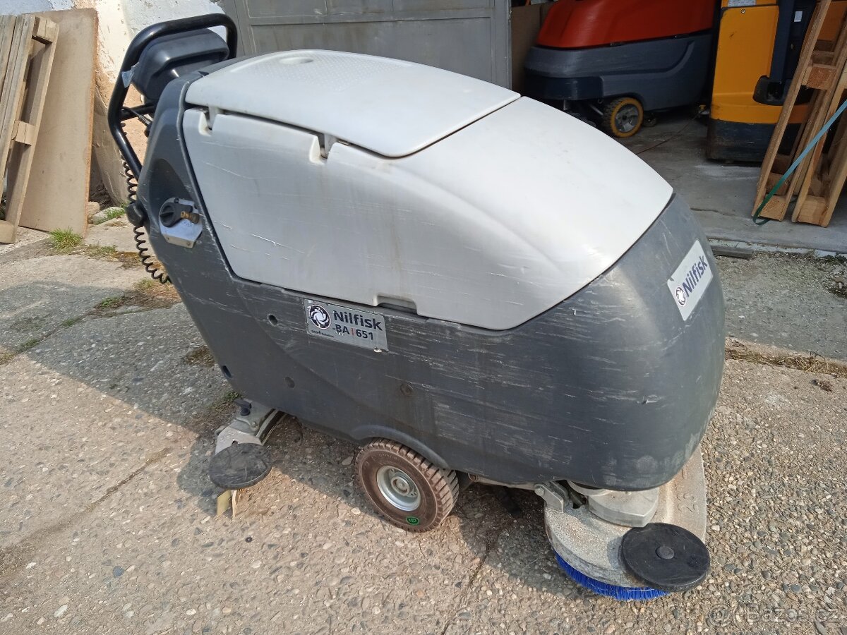PODLAHOVÝ MYCÍ STROJ NILFISK BA 651,ČRrv 9/2015,dph - 5