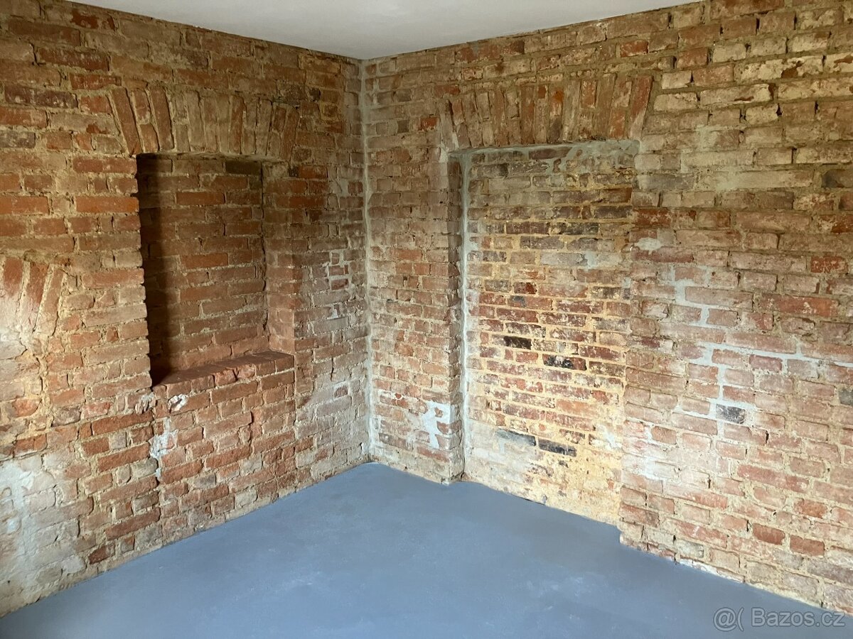 SKLADOVÝ PROSTOR - 5