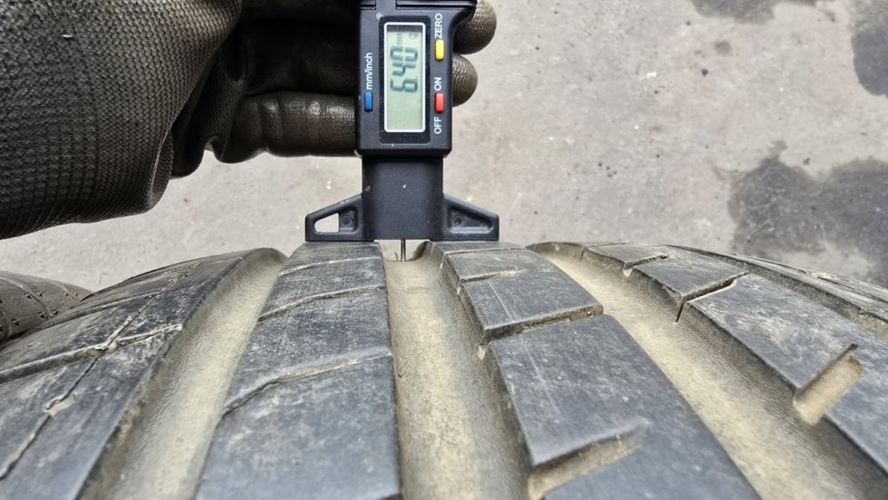 Letní pneu 235/45/17 Nexen - 5