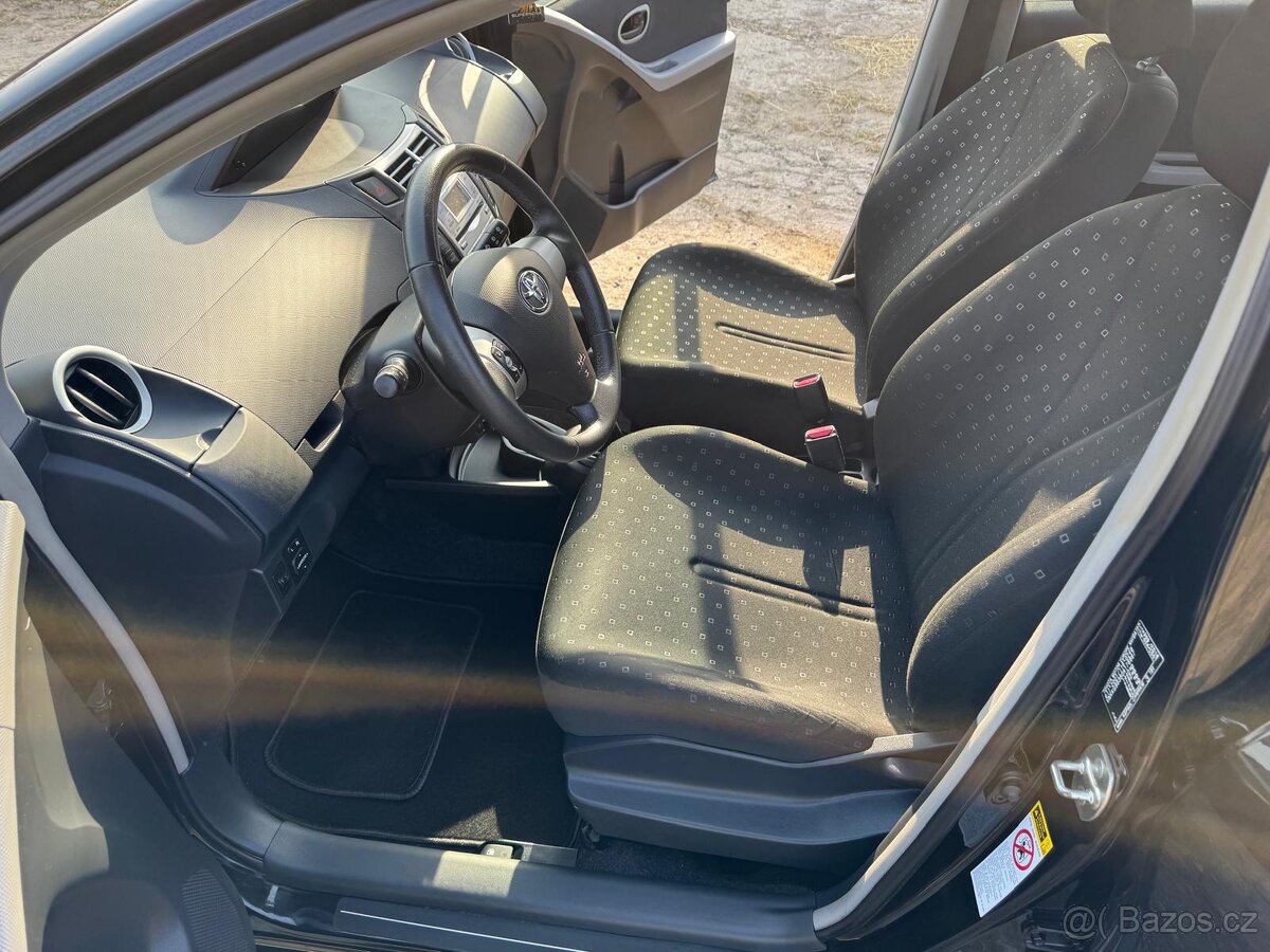 Toyota Yaris 1.Oi - 5