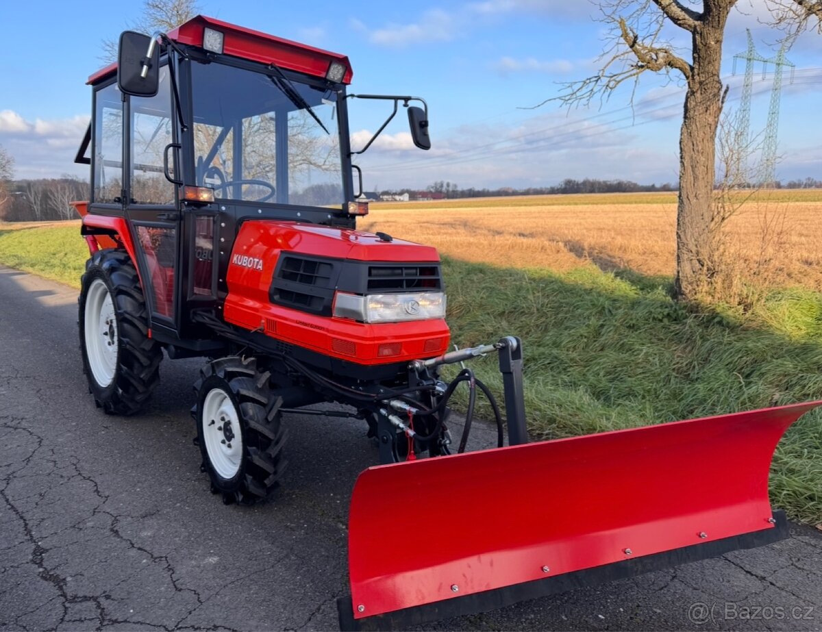 Japonský traktor KUBOTA GL 21 Diesel motor 3 válec, 21HP - 5