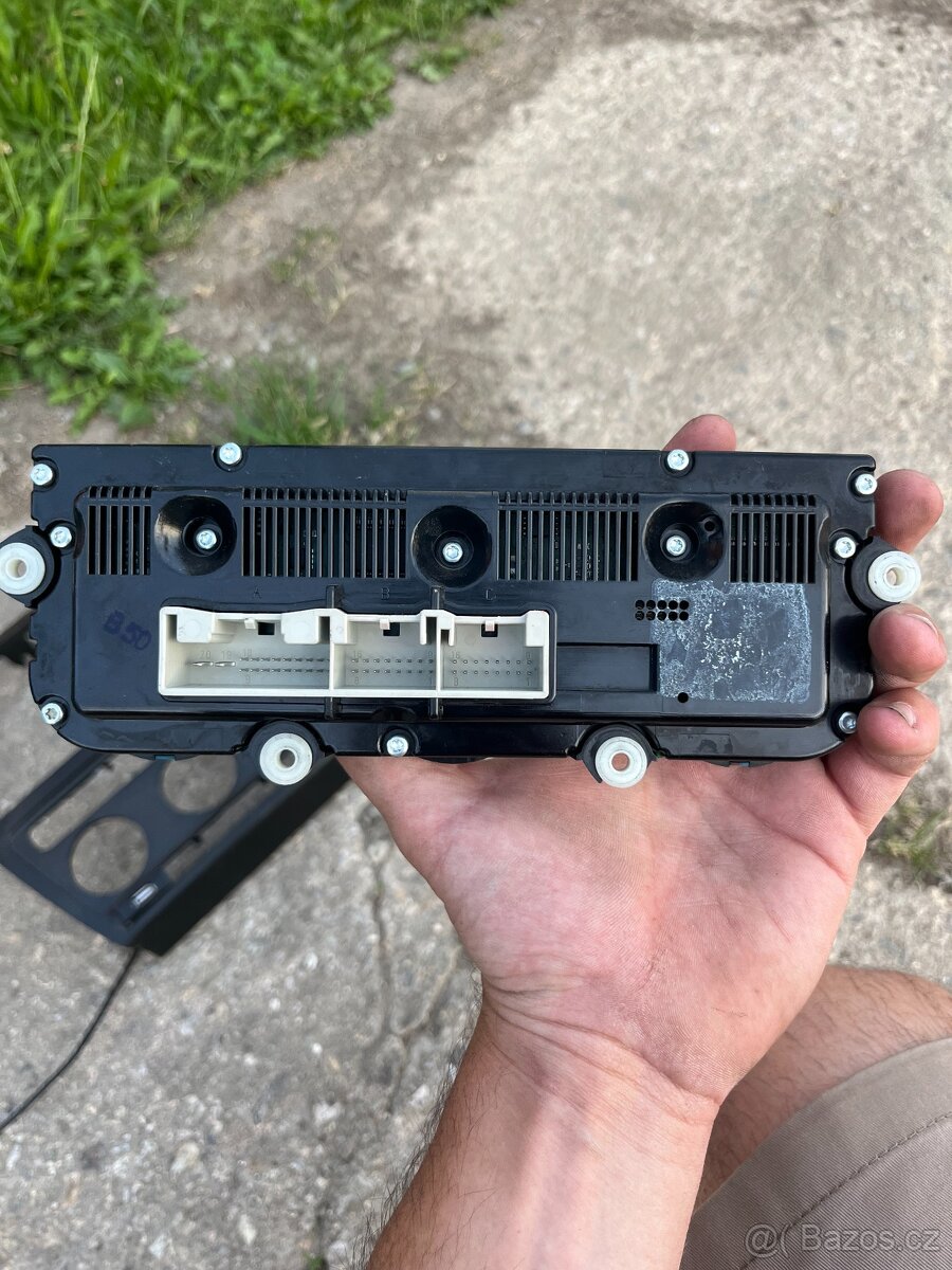 Rádio, Climatronic a rámeček - 5