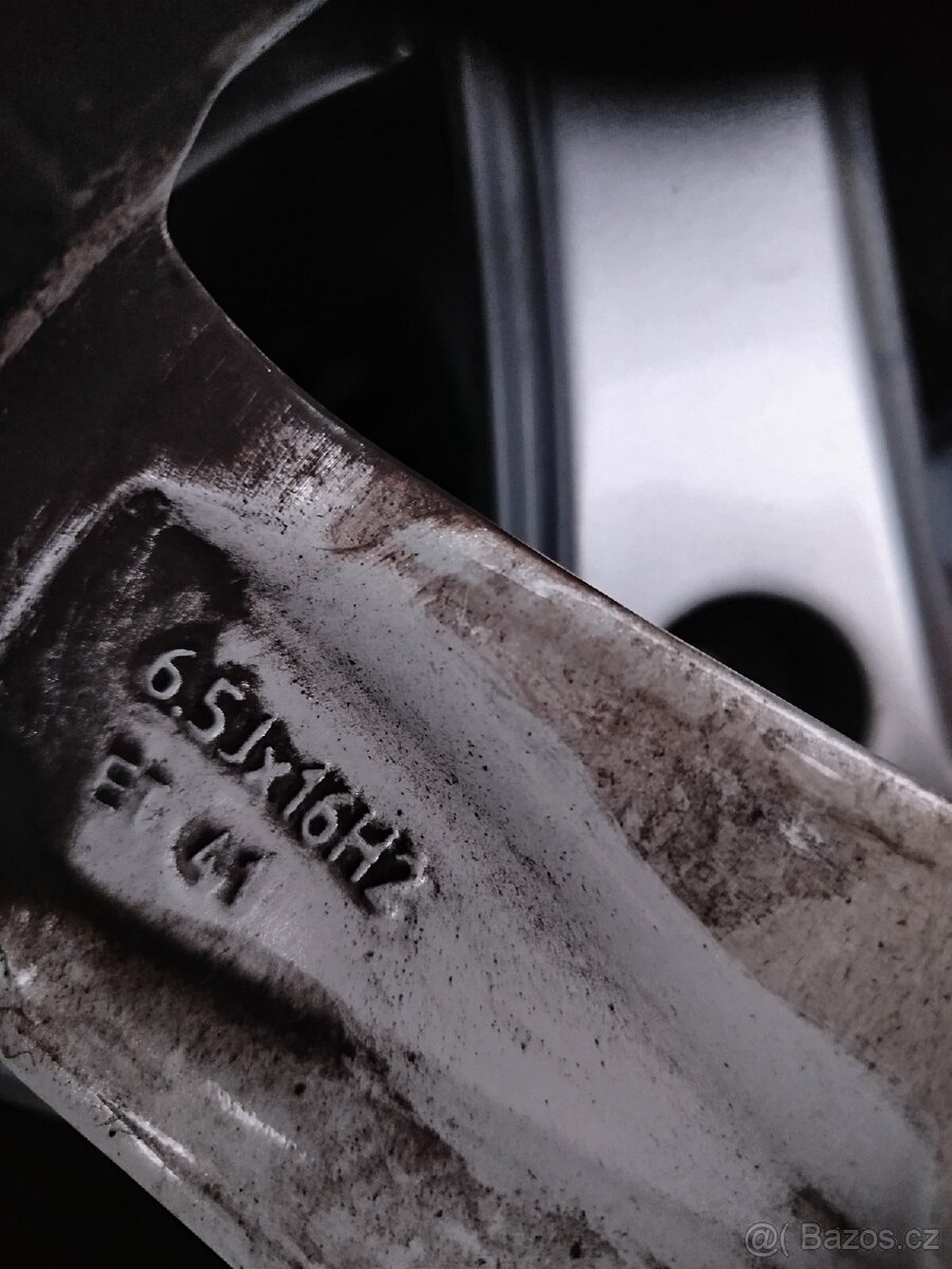 Prodám ALU VW s pneu 215/60/16 - 5
