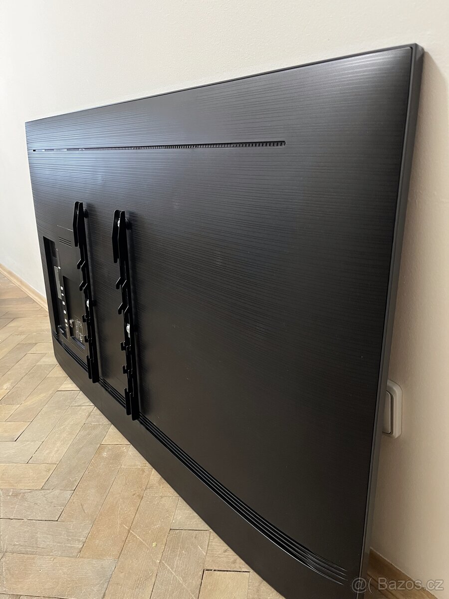 Samsung AU7100 55 palcu - 5