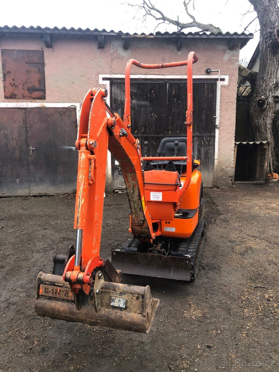 Minibagr Kubota U10 s nulovým přesahem zádě - 5