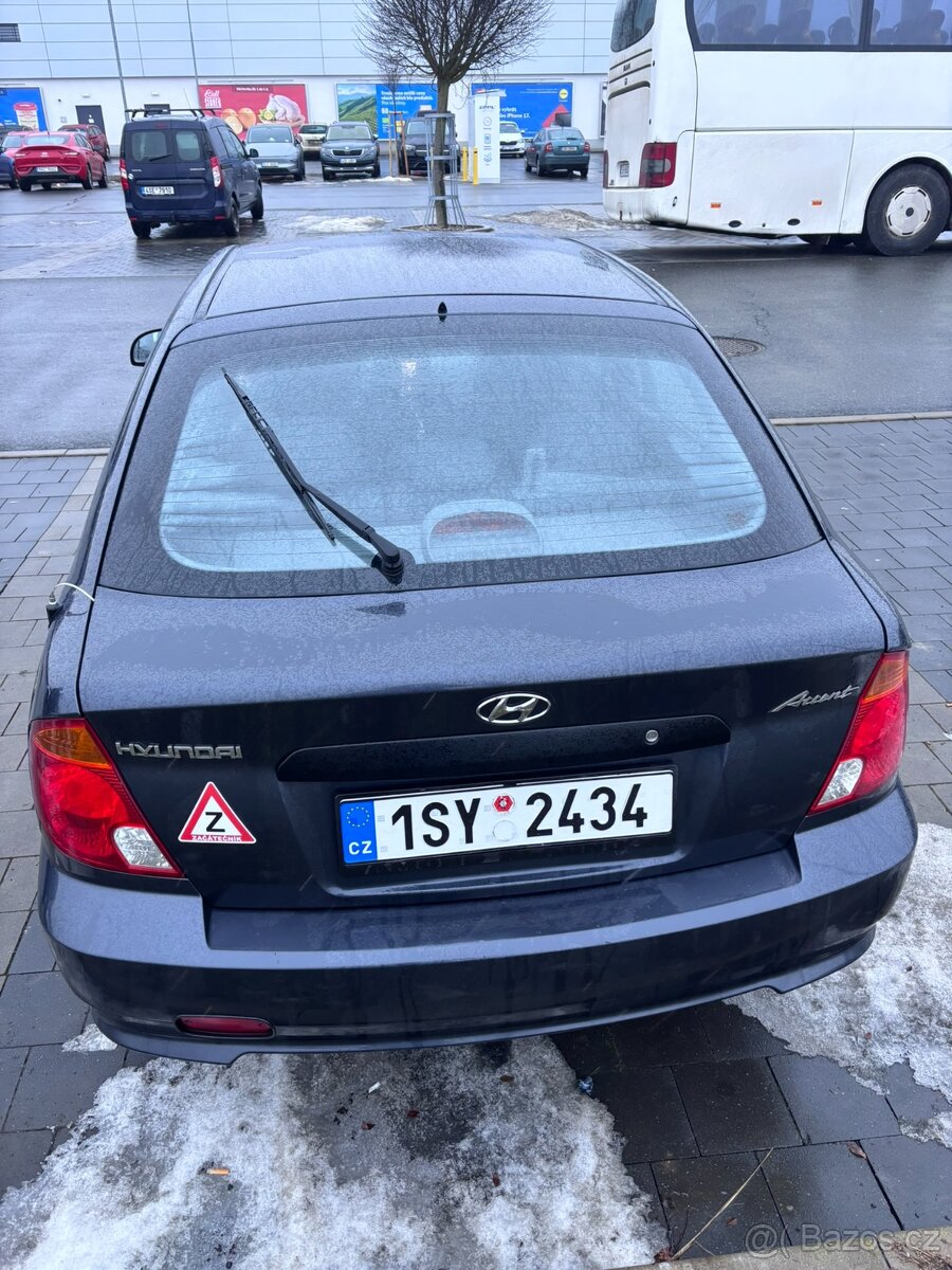 2006 Hyundai Accent - 5