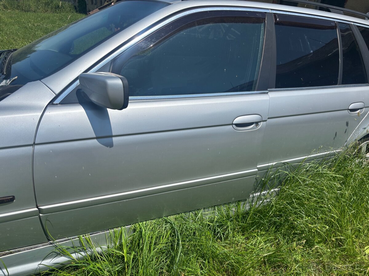 Dveře bmw e39 touring bez koroze - 5