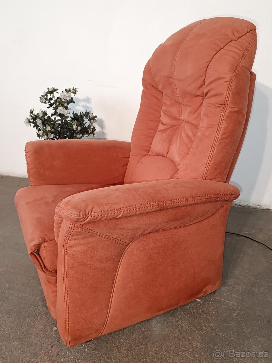 Elektrické, polohovací křeslo značky Himolla. - 5