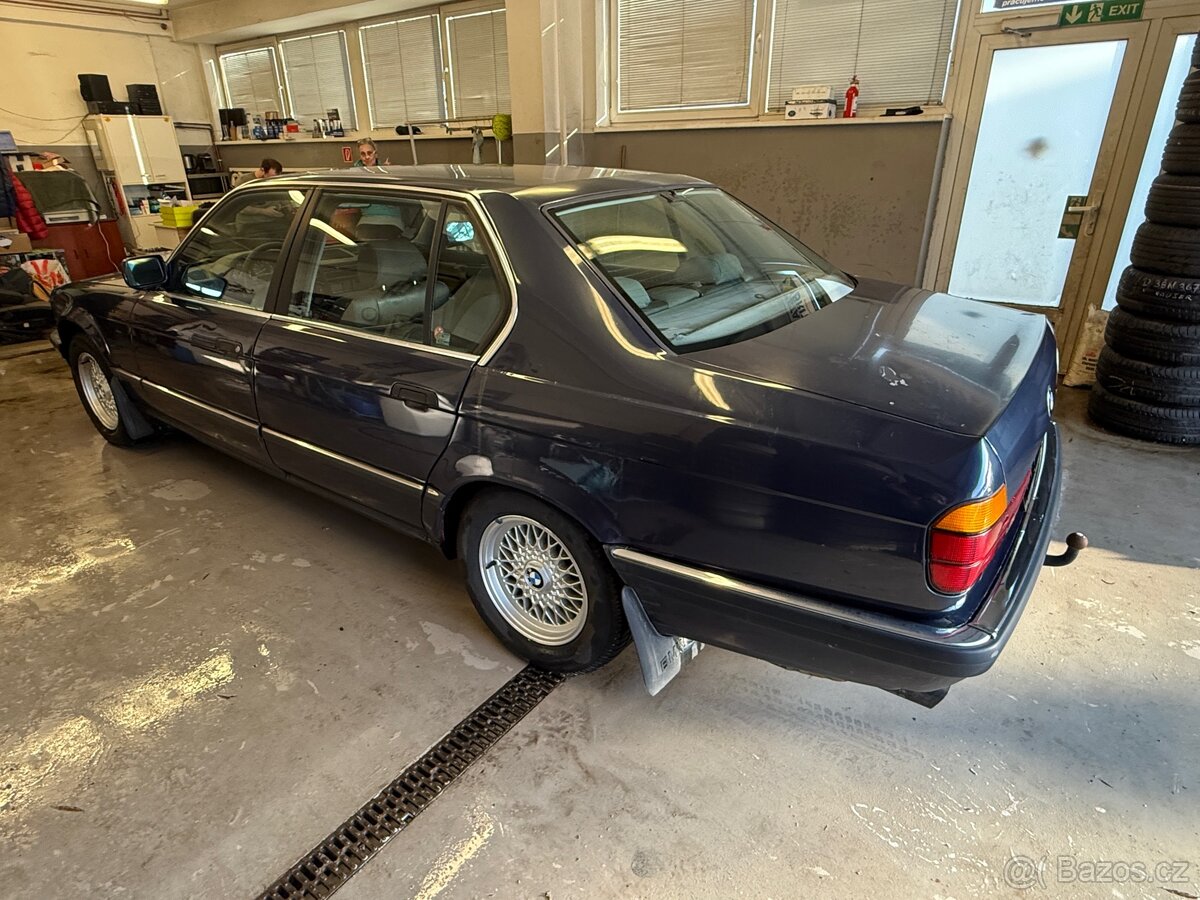 BMW E32 750 iL V12 - 5