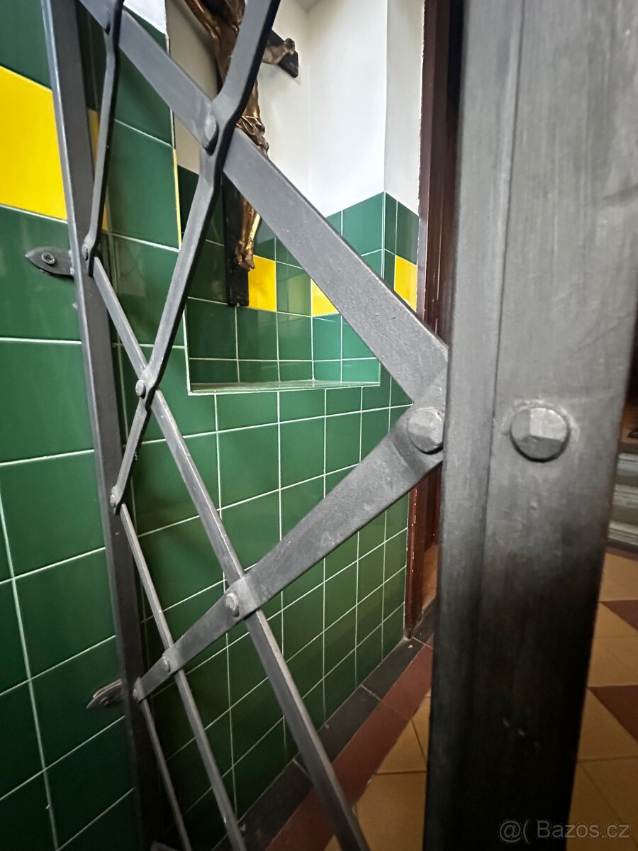 Kovaná mříž se dveřmi - 5