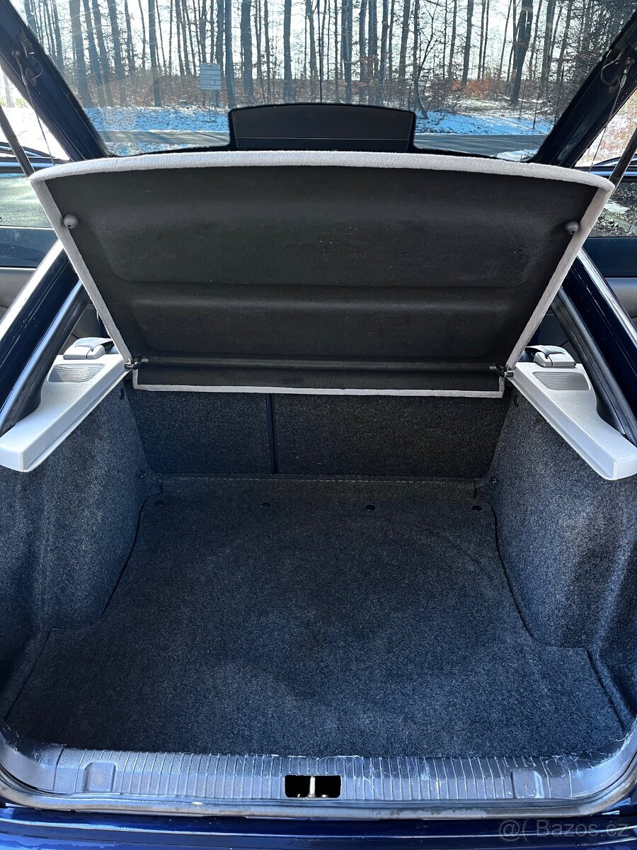 Octavia 1, modrá metalíza,1.6 55kw, 159 000km - 5