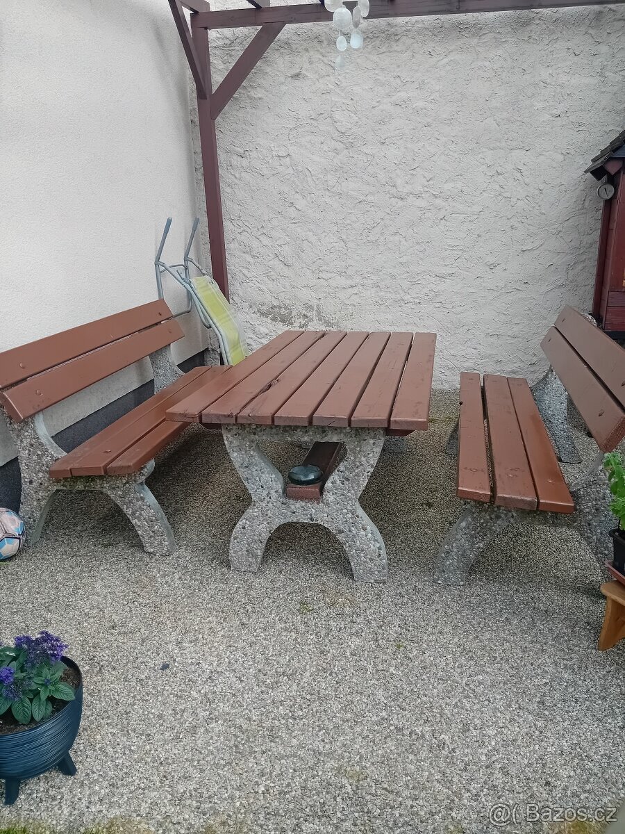 Prodám zahrdní nábtek dřevo + beon - 5