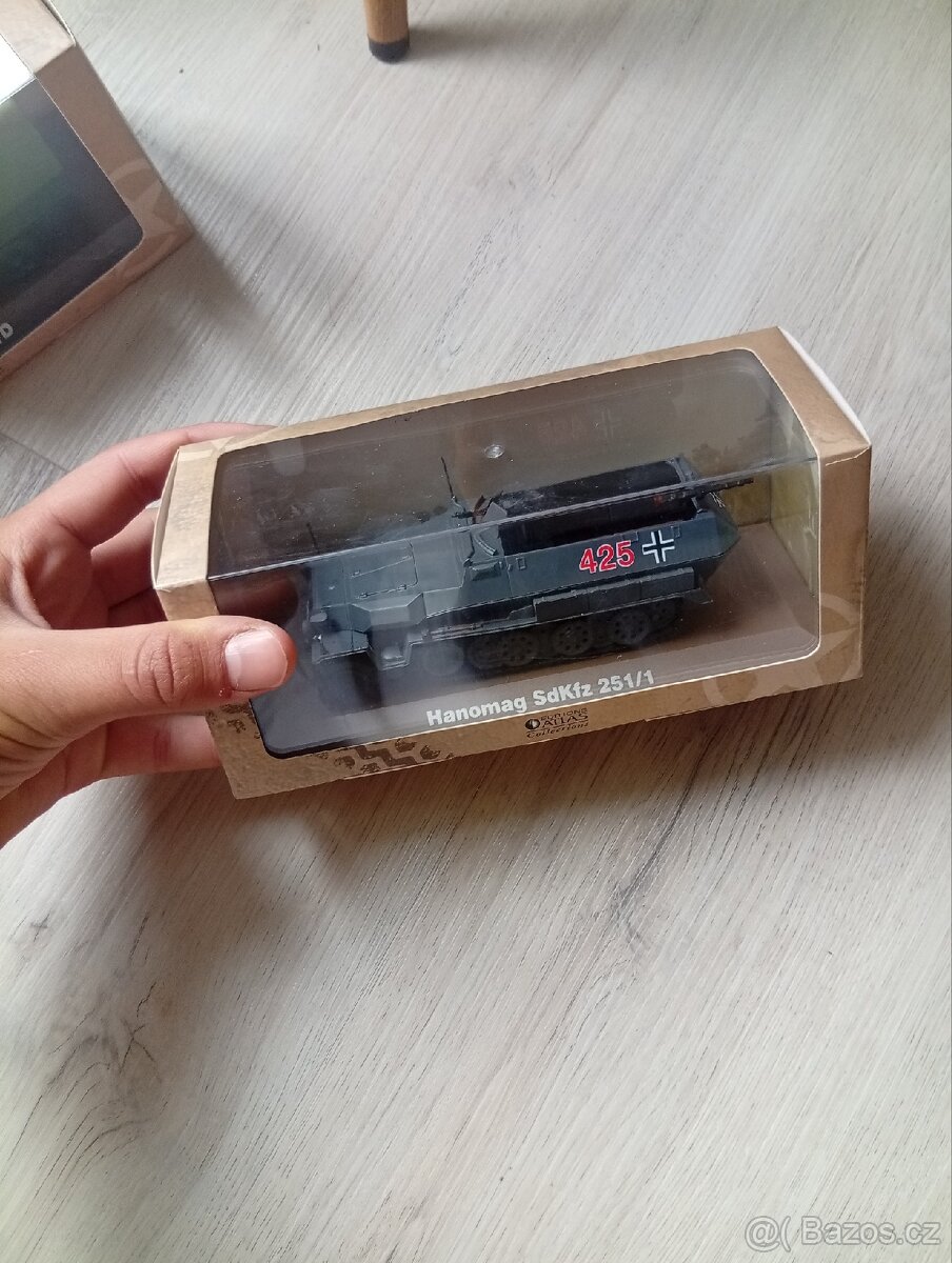 2 modely autíček 1:43 - 5