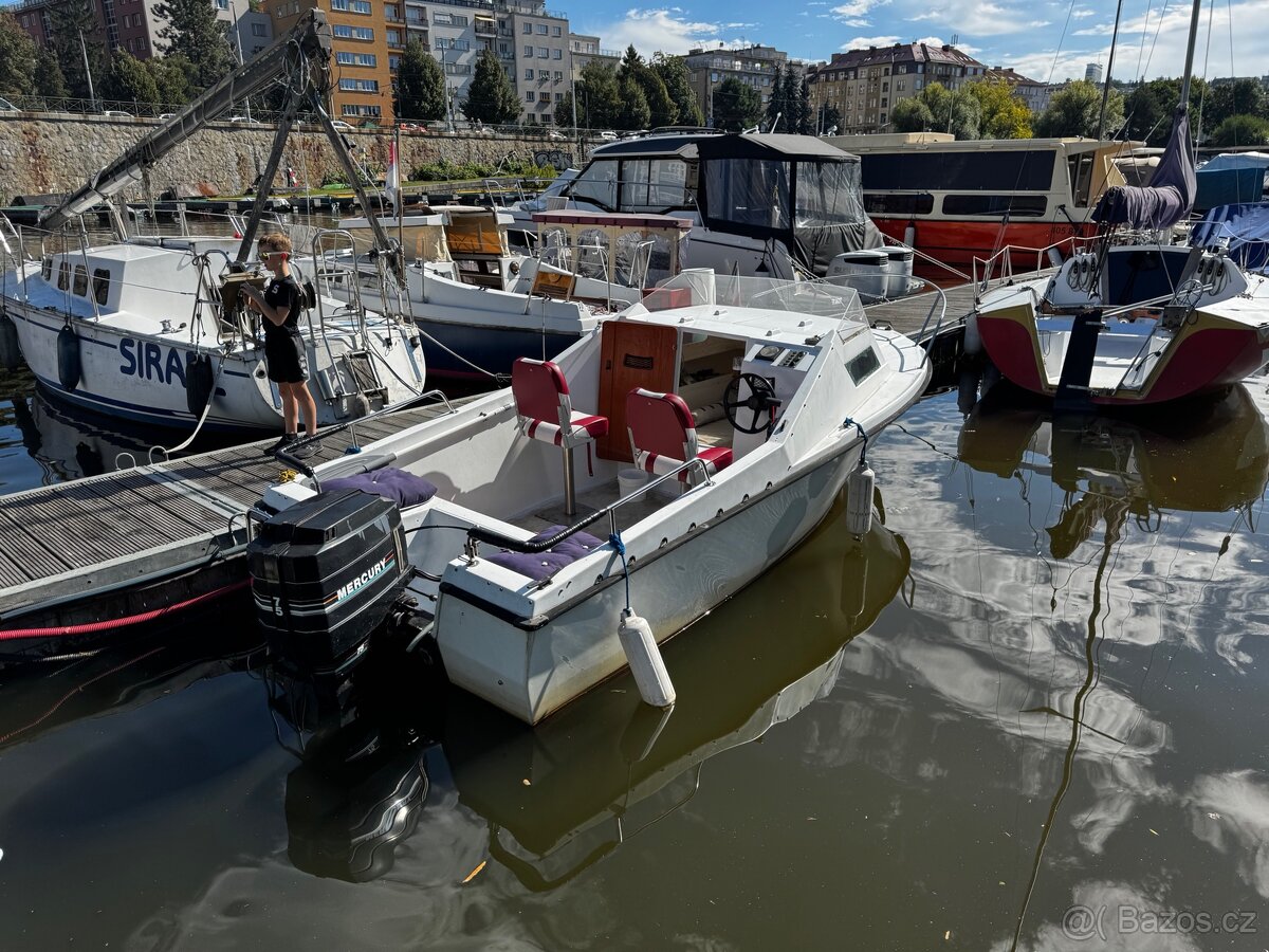 Kajutová motorový člun - 5