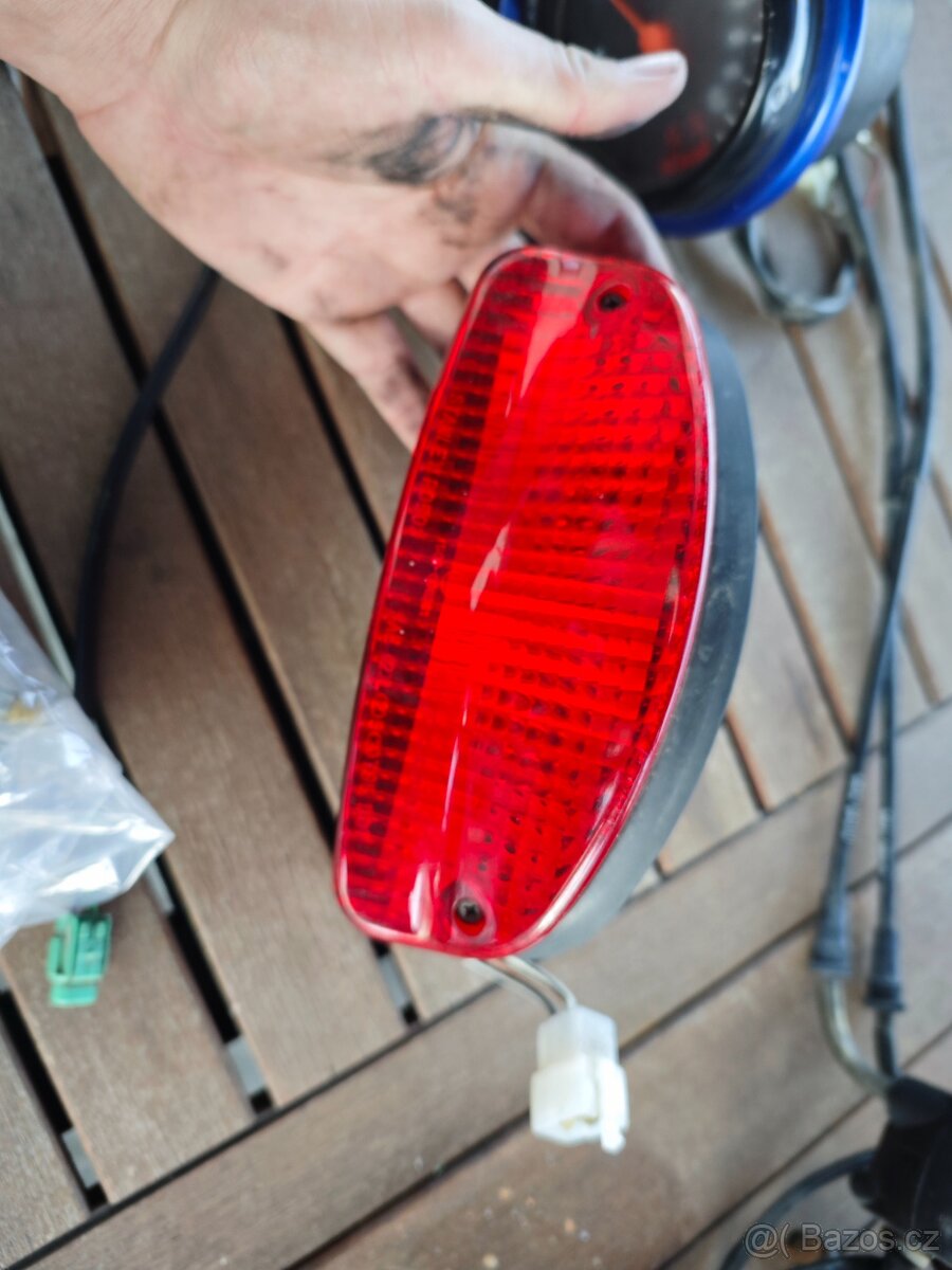 Suzuki GS 500 - díly - karburátory - 5