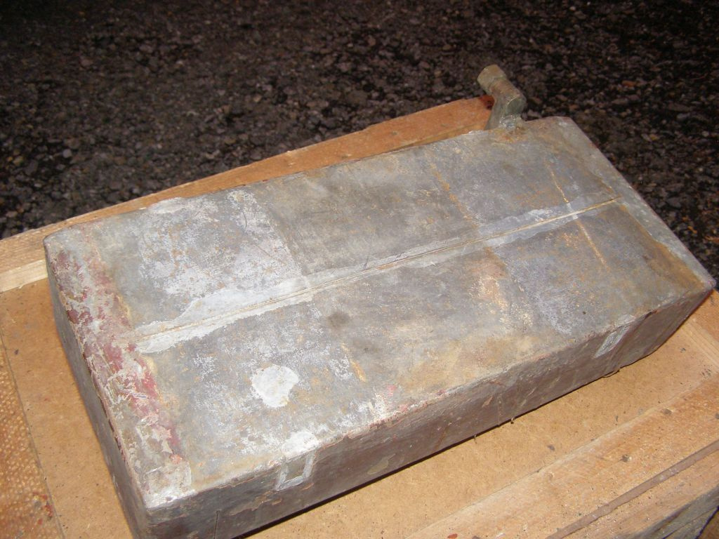 Prodám benzínovou nádržku z motoru Ježek Piccolo - 5