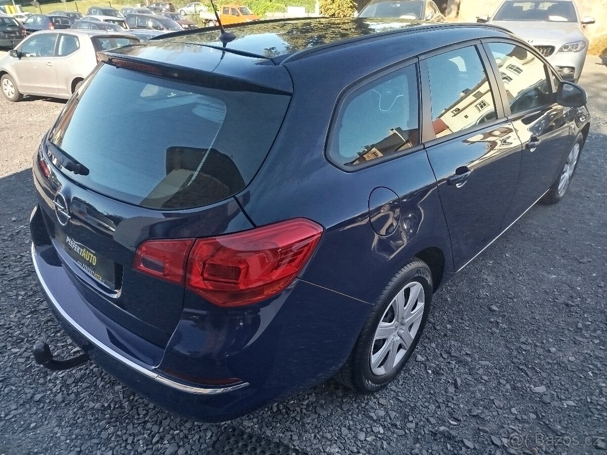 Opel Astra kombi 1.6i 85 kW, r.v. 4/2014, najeto 184.484 km - 5