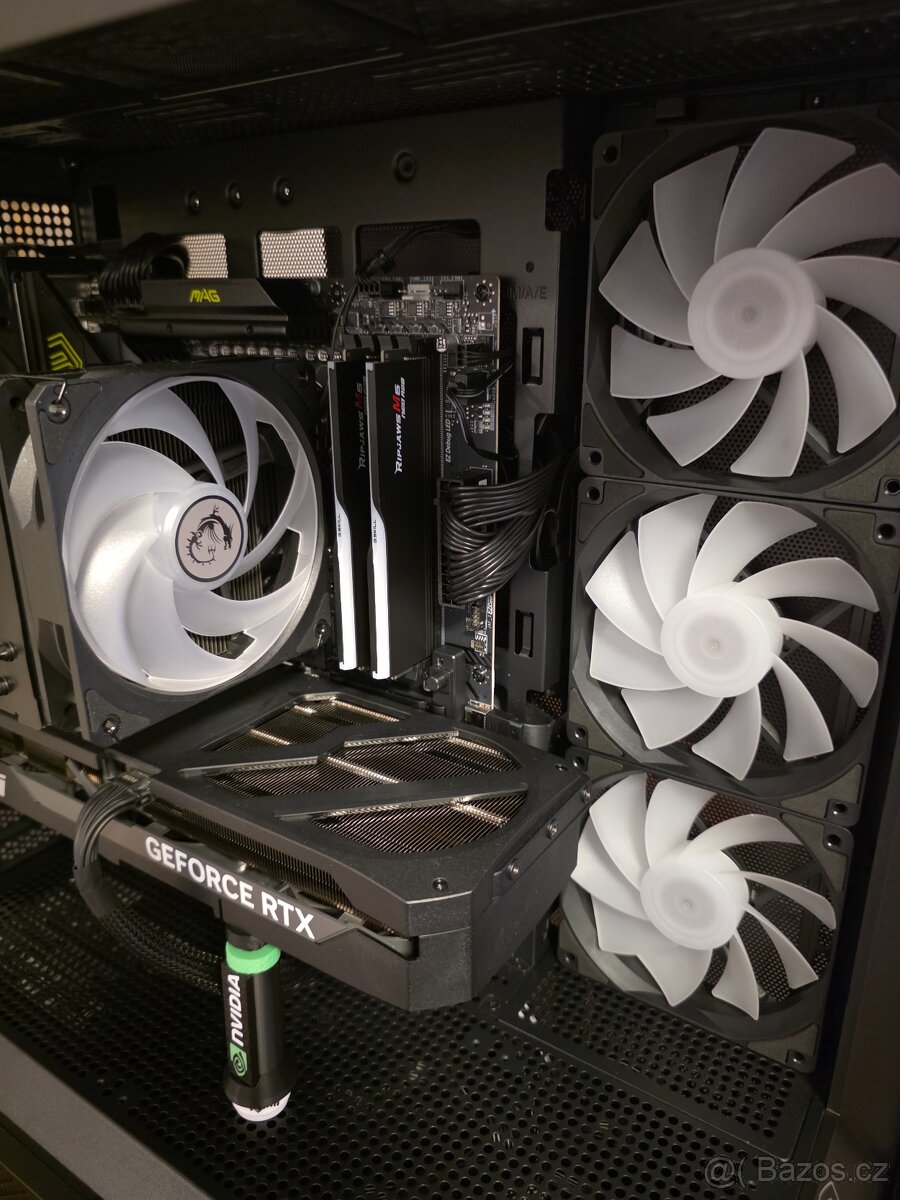 Alza GameBox: Ryzen 7800X3D, RTX 5070 Ti, 64GB RAM - 5