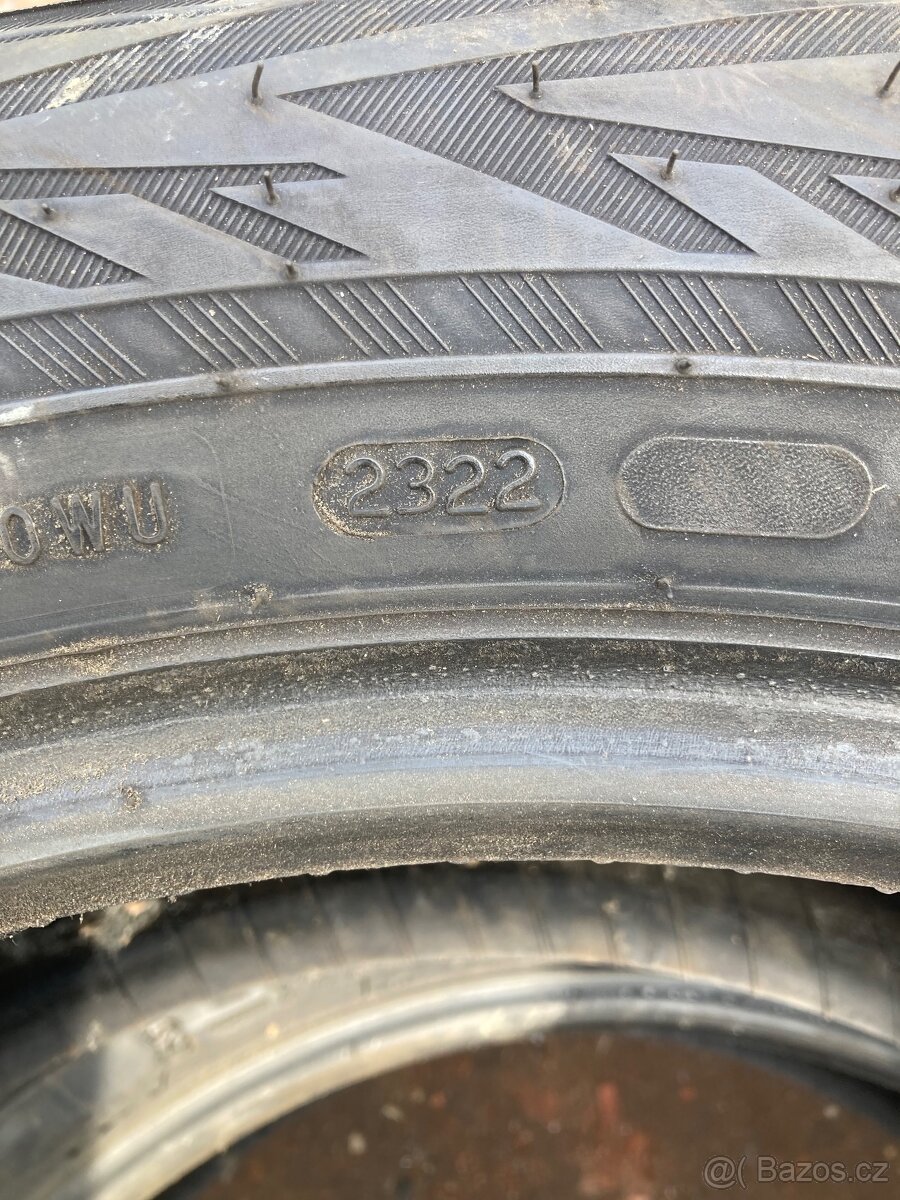 235/55/19 zimní - 5