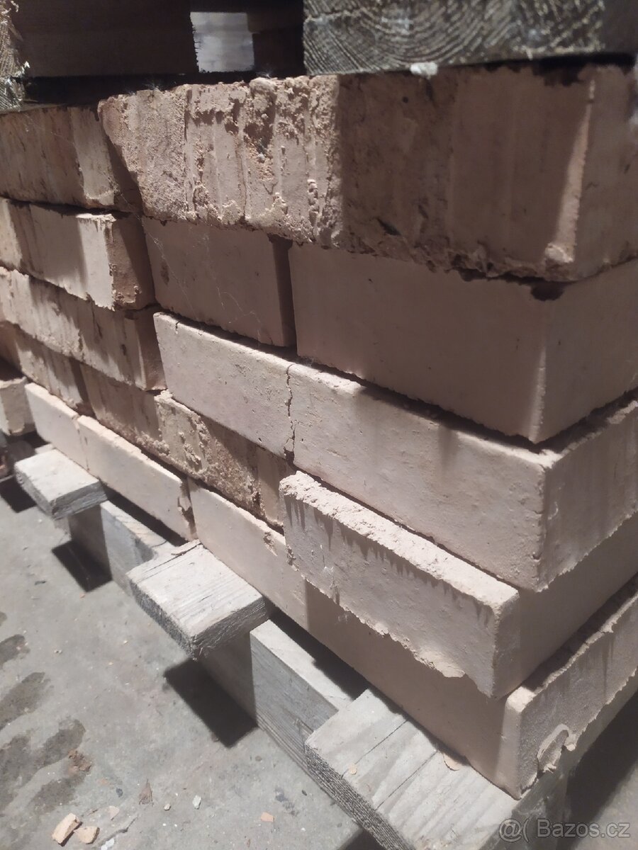 Cihly různé - šamotky, nové, staré pálené - 5