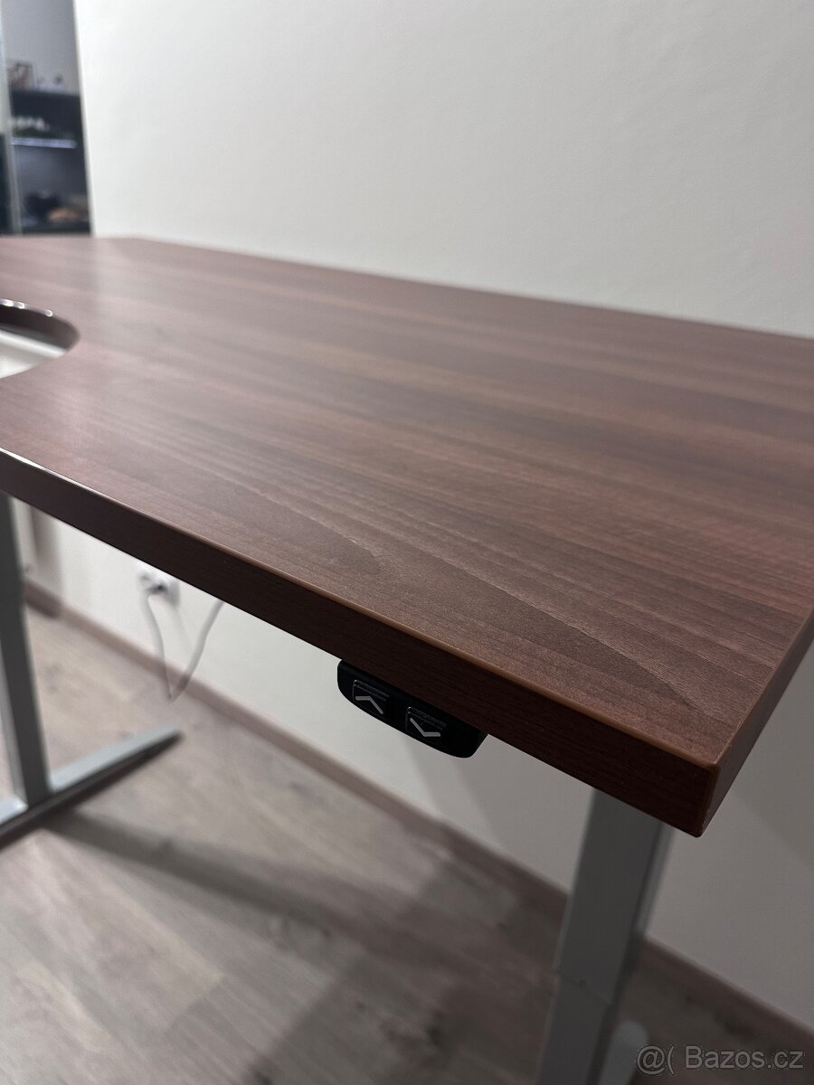 ELEKTRICKY VÝŠKOVĚ NASTAVITELNÝ STŮL - 5