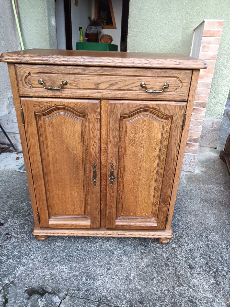 Rustikální komoda se zásuvkou . - 5