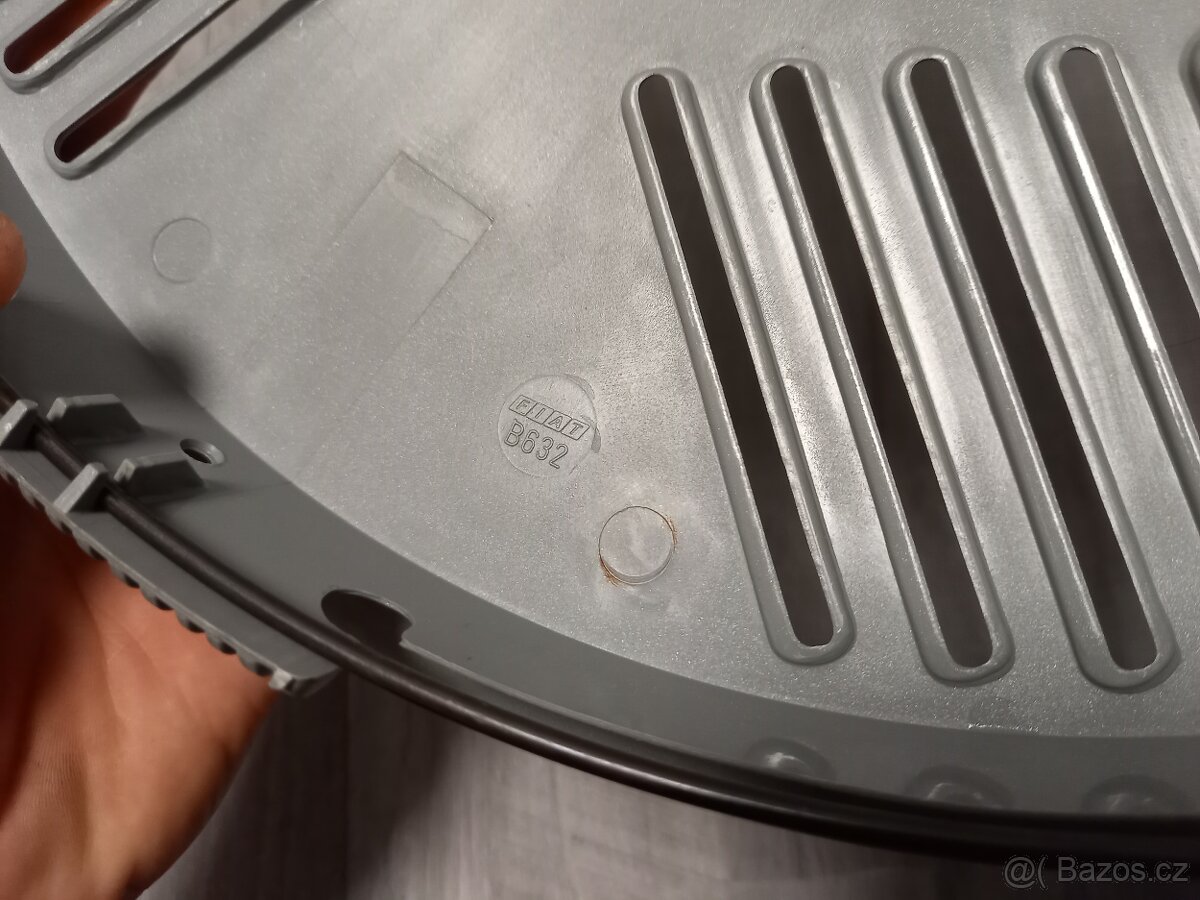 Poklice, kryty kol Fiat Tipo 1990 - 5