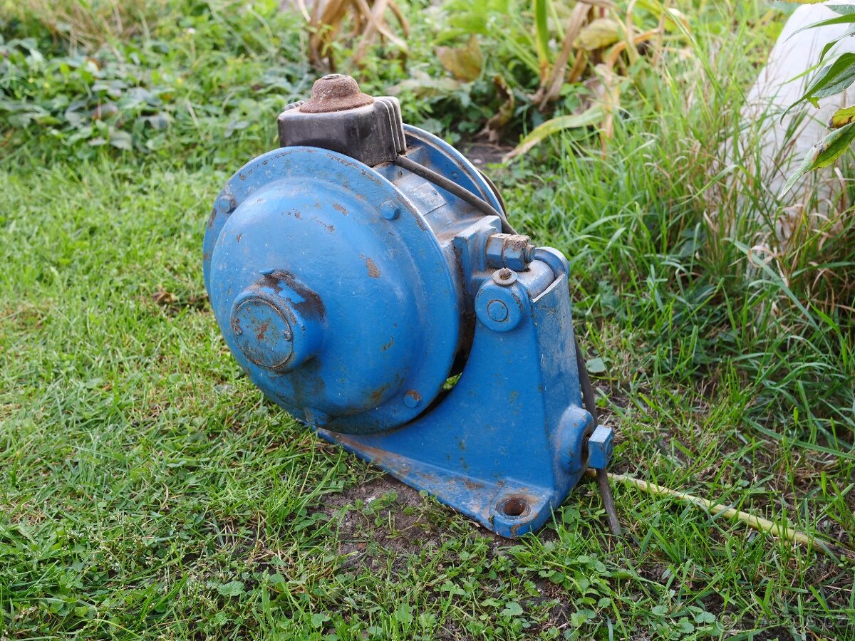 Historický elektromotor s napínákem - 5